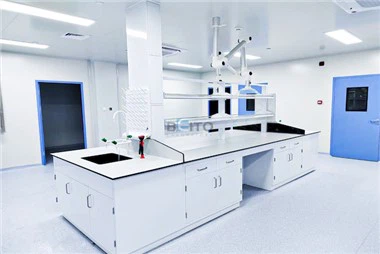 Tavoli da laboratorio di scienze con lavelli